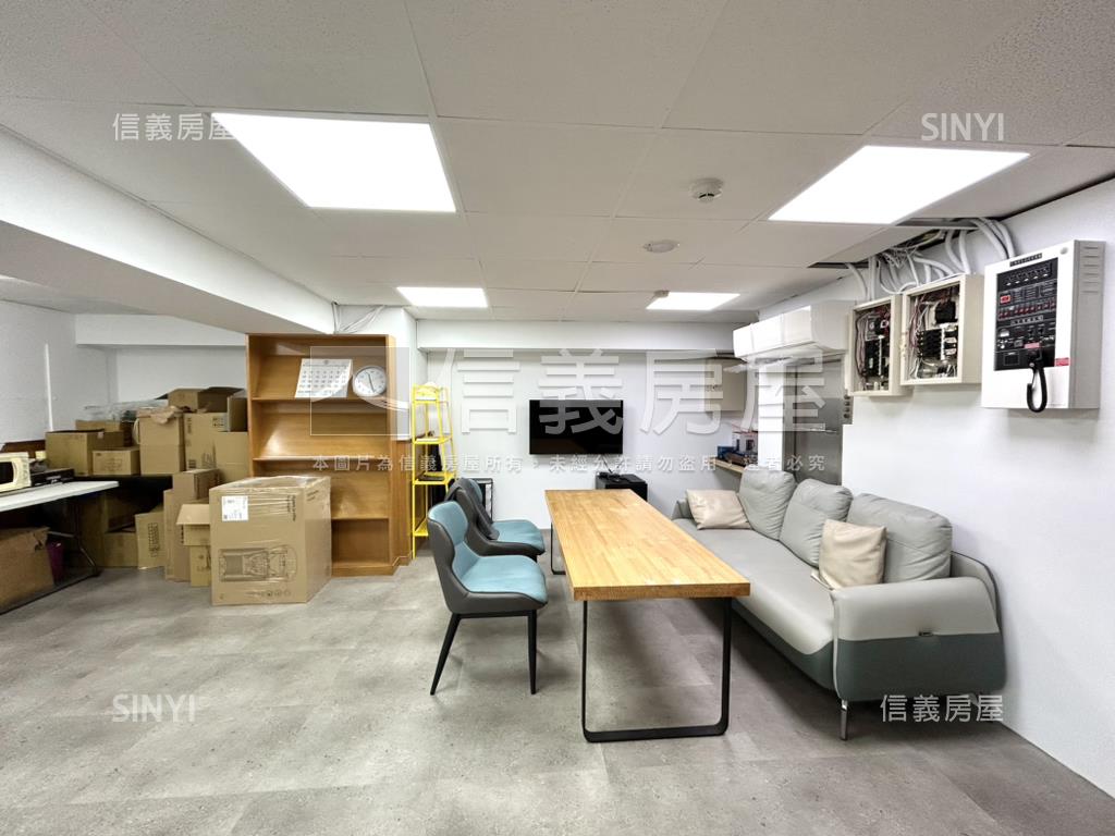 文心路近捷運｜大面寬樓店房屋室內格局與周邊環境