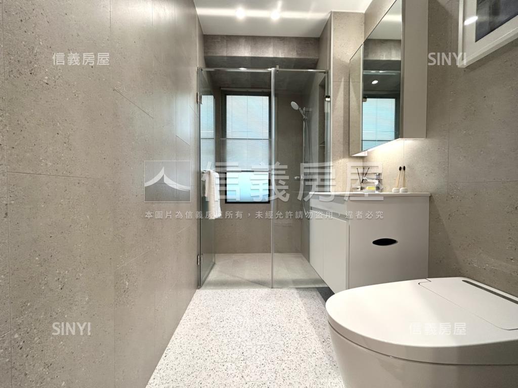 文心路近捷運｜大面寬樓店房屋室內格局與周邊環境