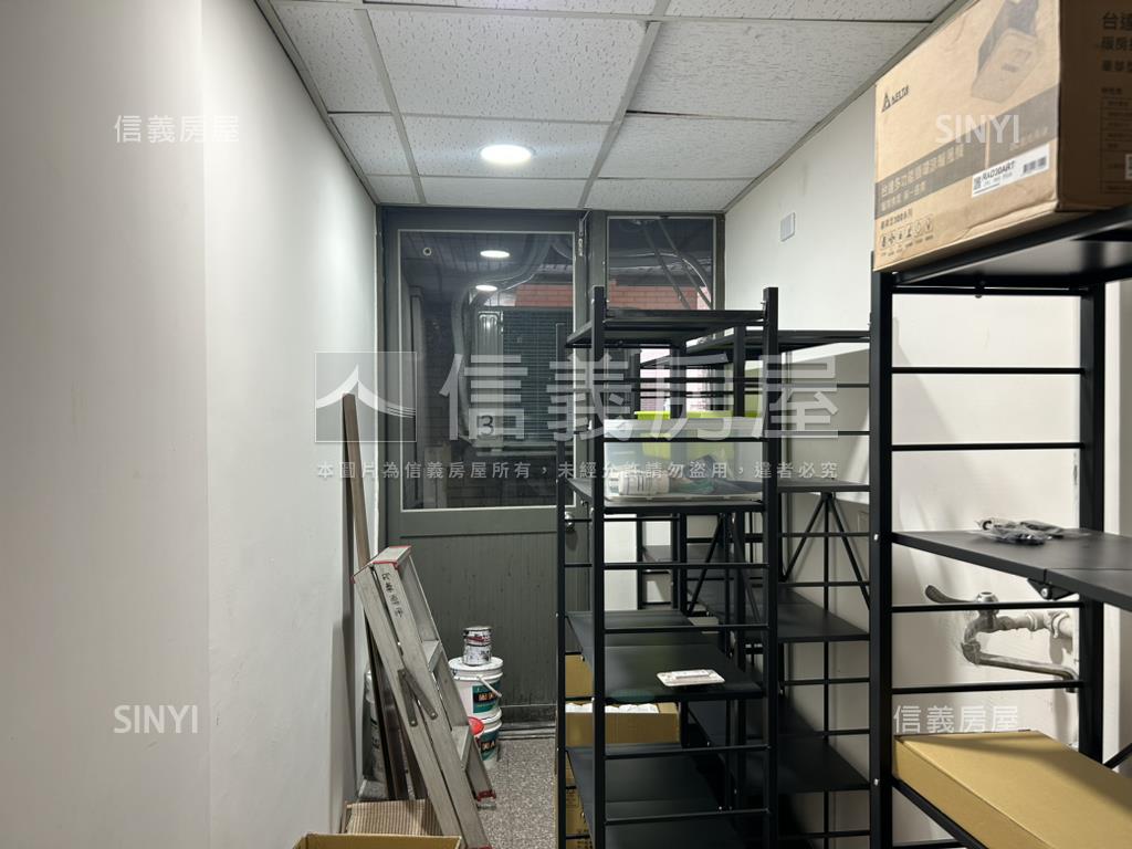 文心路近捷運｜大面寬樓店房屋室內格局與周邊環境