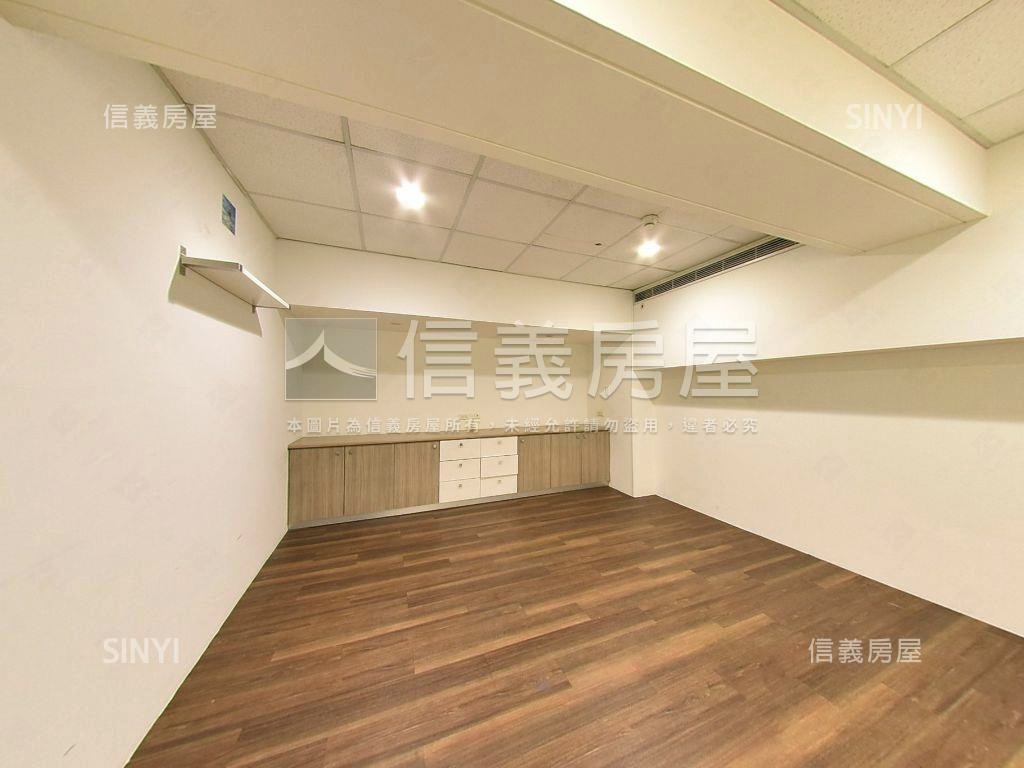 蘇黎世金店面１４１房屋室內格局與周邊環境