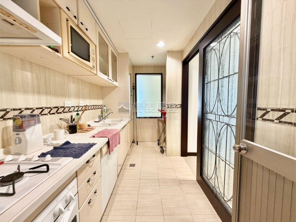 天闊高樓河景美宅房屋室內格局與周邊環境
