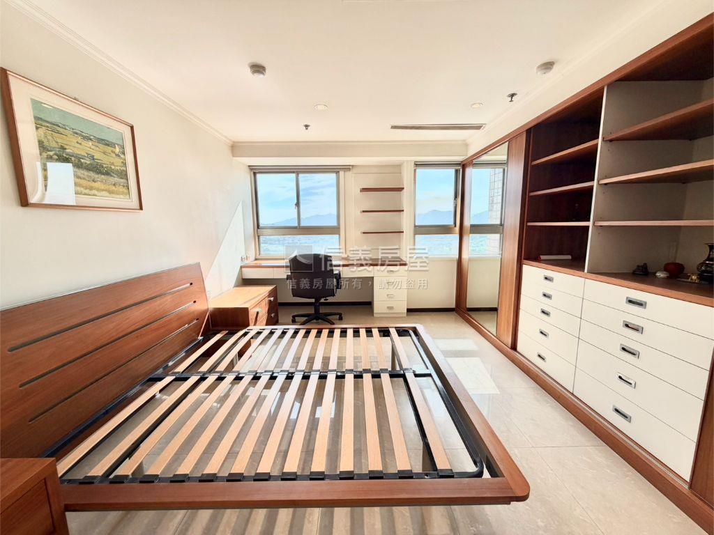 天闊高樓河景美宅房屋室內格局與周邊環境