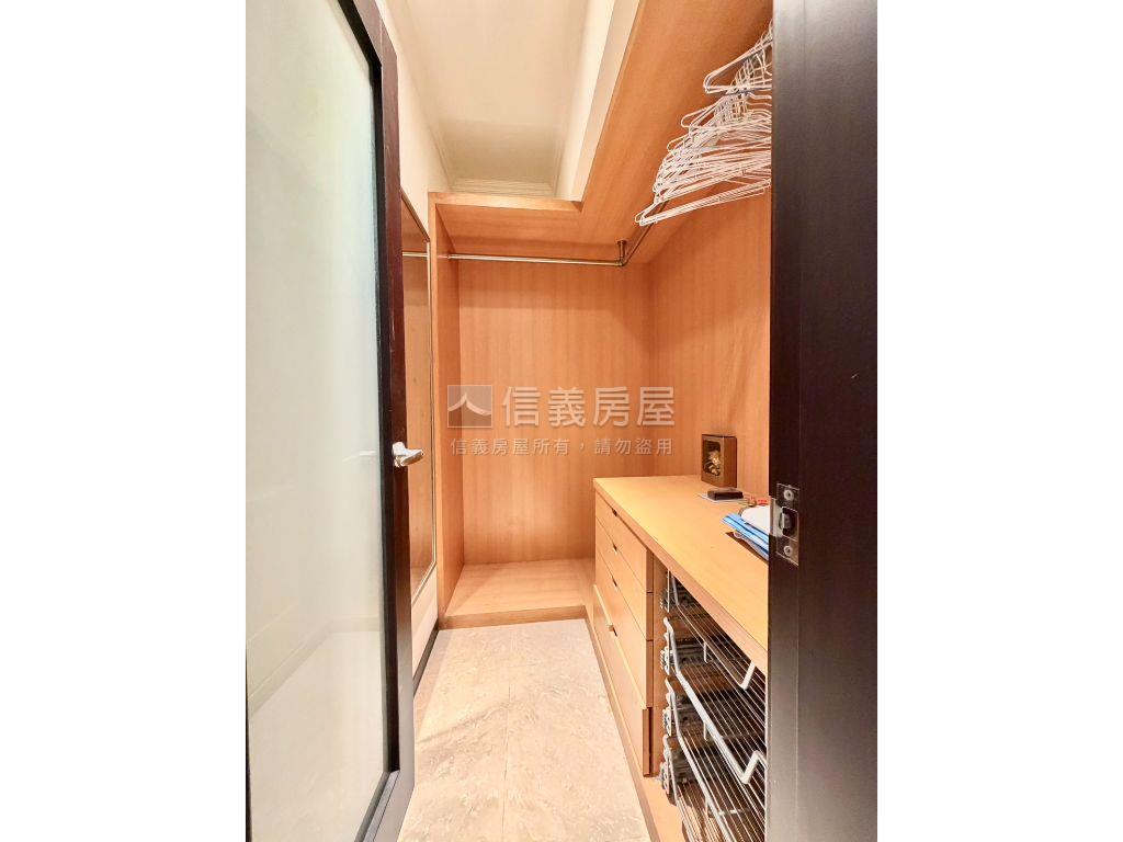 天闊高樓河景美宅房屋室內格局與周邊環境