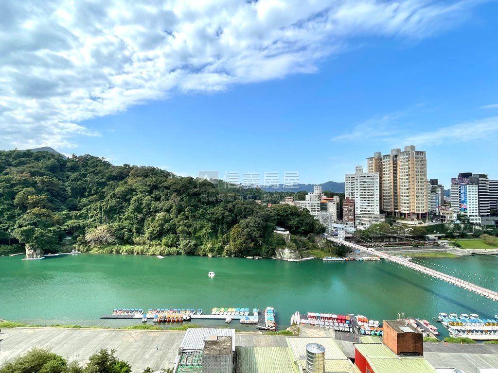 天闊高樓河景美宅房屋室內格局與周邊環境