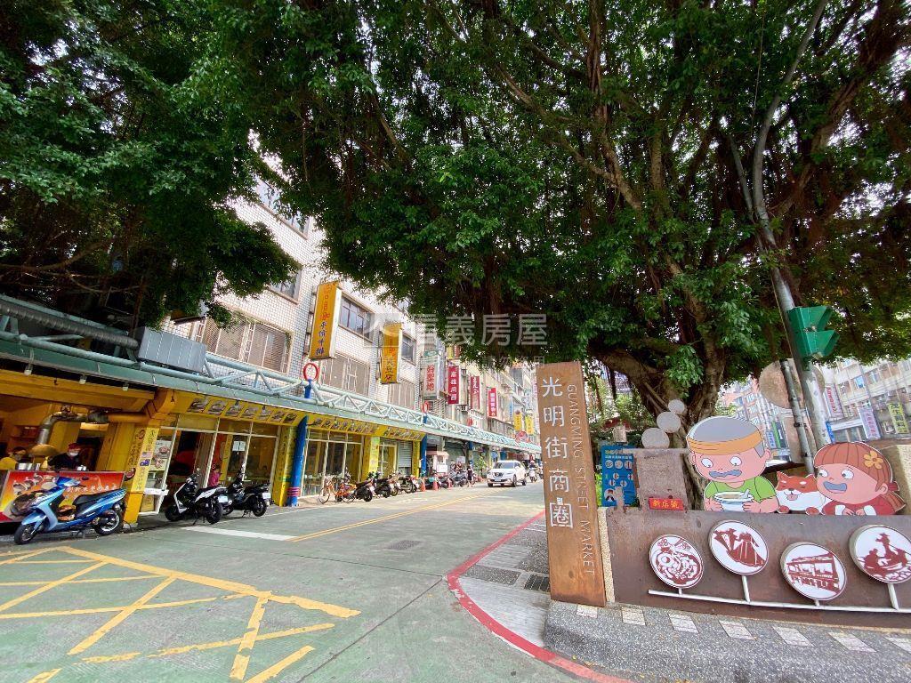 天闊高樓河景美宅房屋室內格局與周邊環境