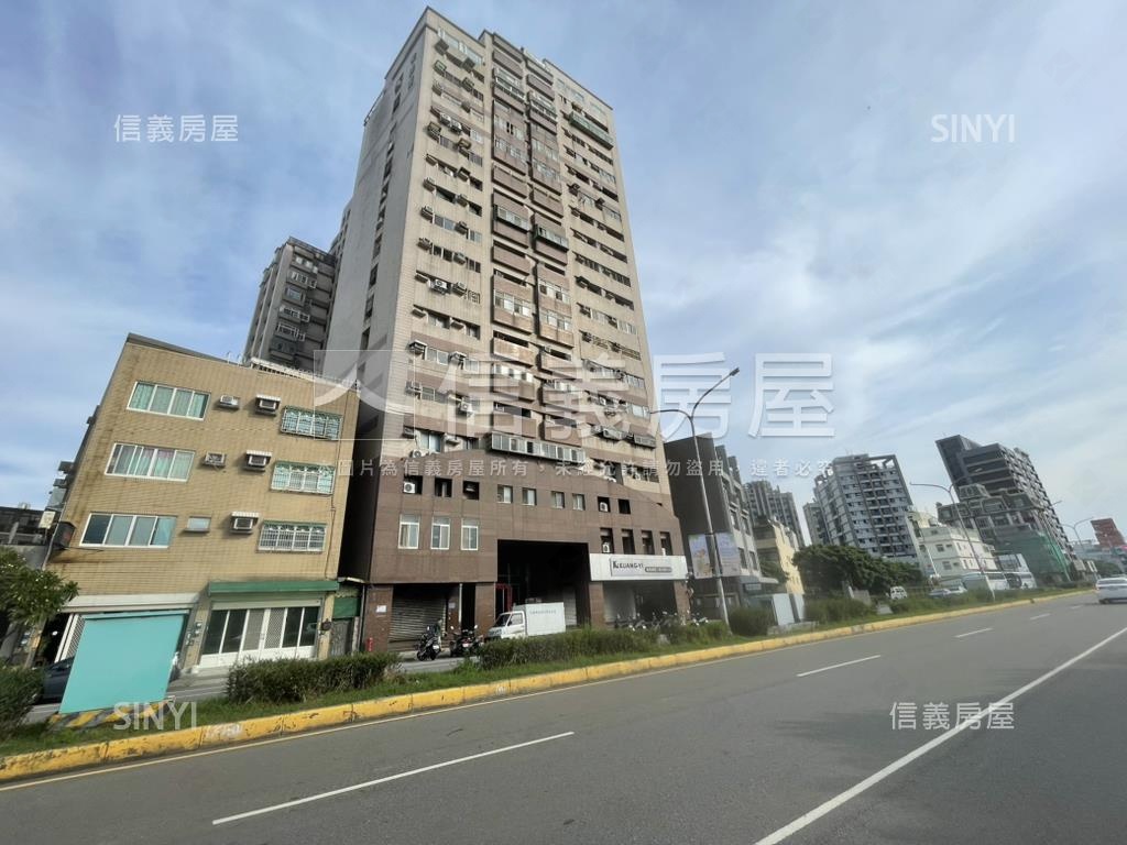愛菲爾三房平面車位房屋室內格局與周邊環境