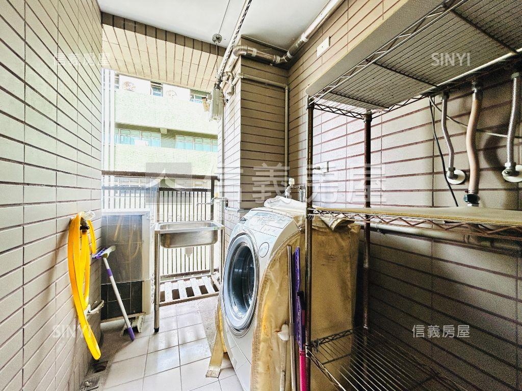 近雙捷運極美高樓露臺房屋室內格局與周邊環境