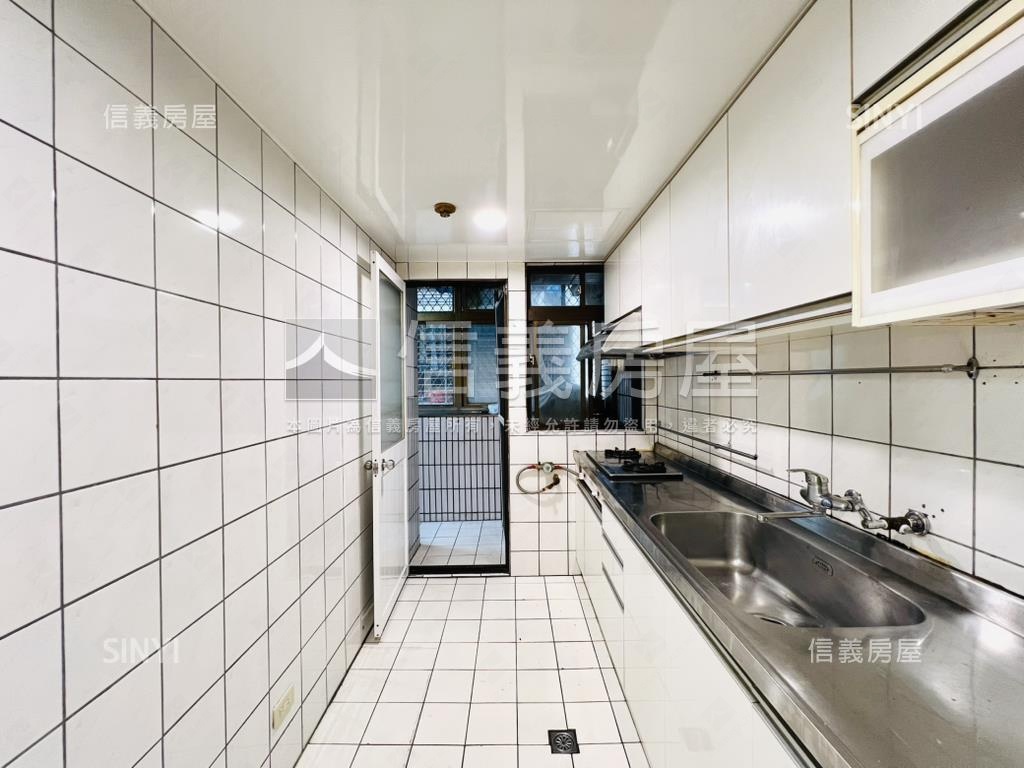 翠堤青境面公園四房車位房屋室內格局與周邊環境