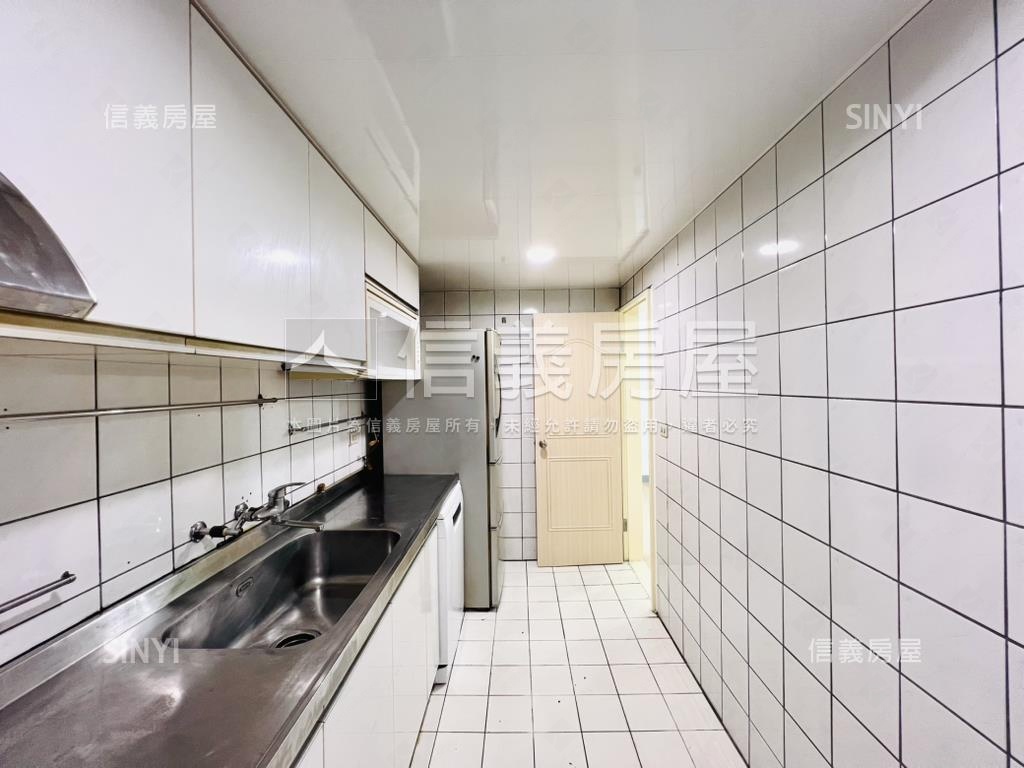 翠堤青境面公園四房車位房屋室內格局與周邊環境