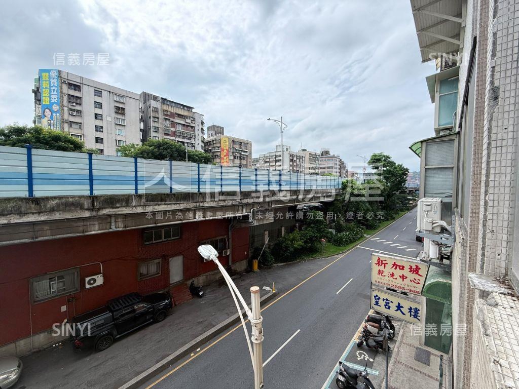 皇宮近捷運低總價２房房屋室內格局與周邊環境