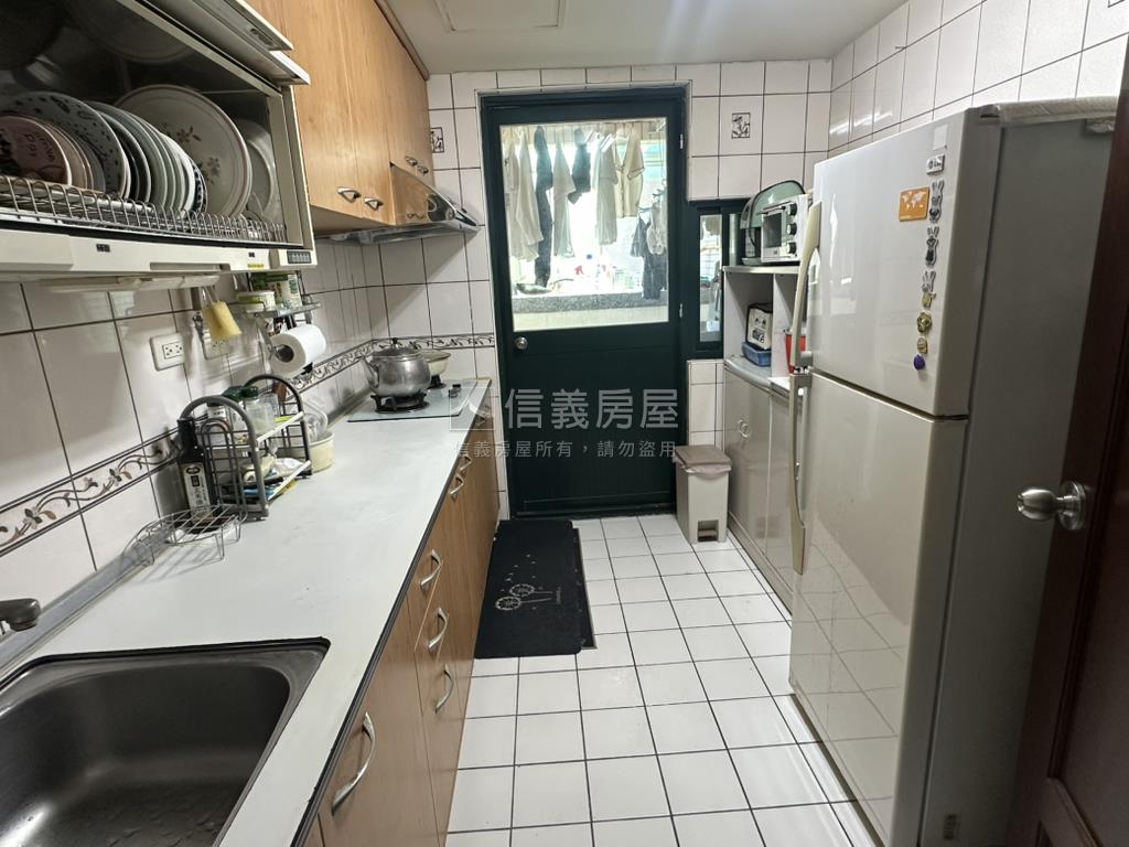 雨農山莊高樓河岸景觀房屋室內格局與周邊環境