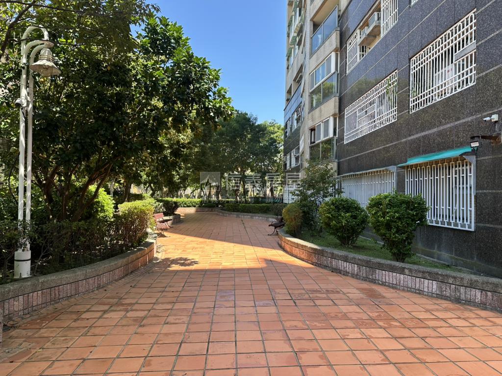 雨農山莊高樓河岸景觀房屋室內格局與周邊環境