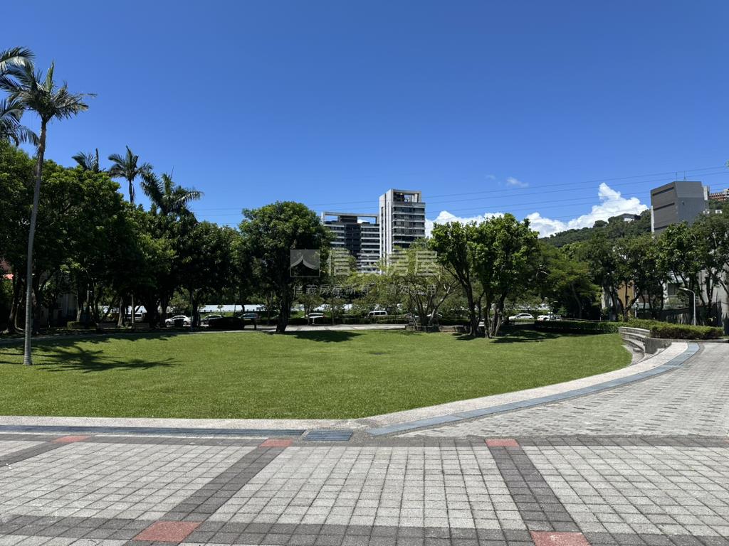 雨農山莊高樓河岸景觀房屋室內格局與周邊環境