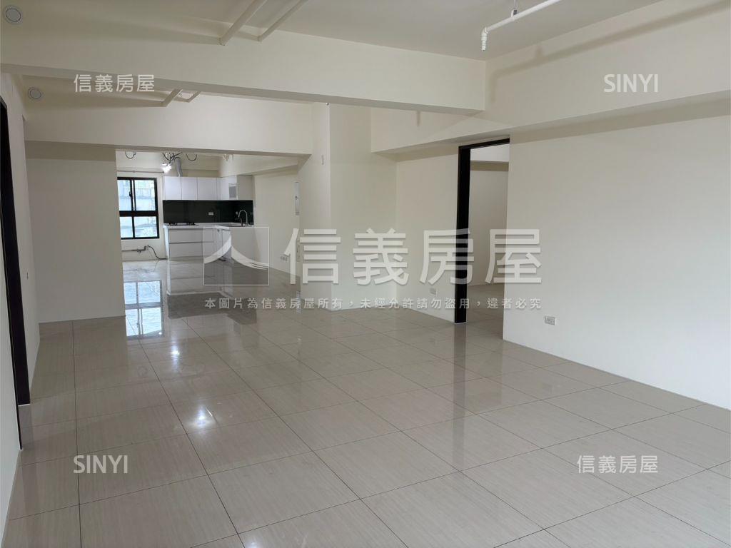 面基隆港約７７坪寬敞空間房屋室內格局與周邊環境