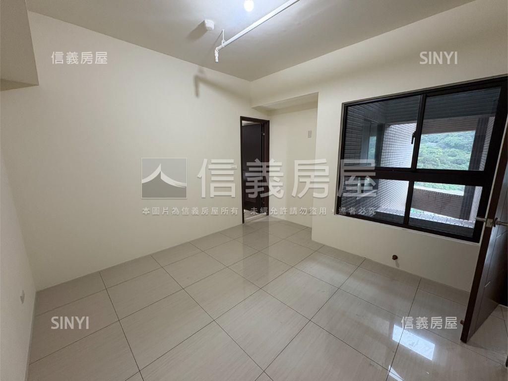 面基隆港約７７坪寬敞空間房屋室內格局與周邊環境