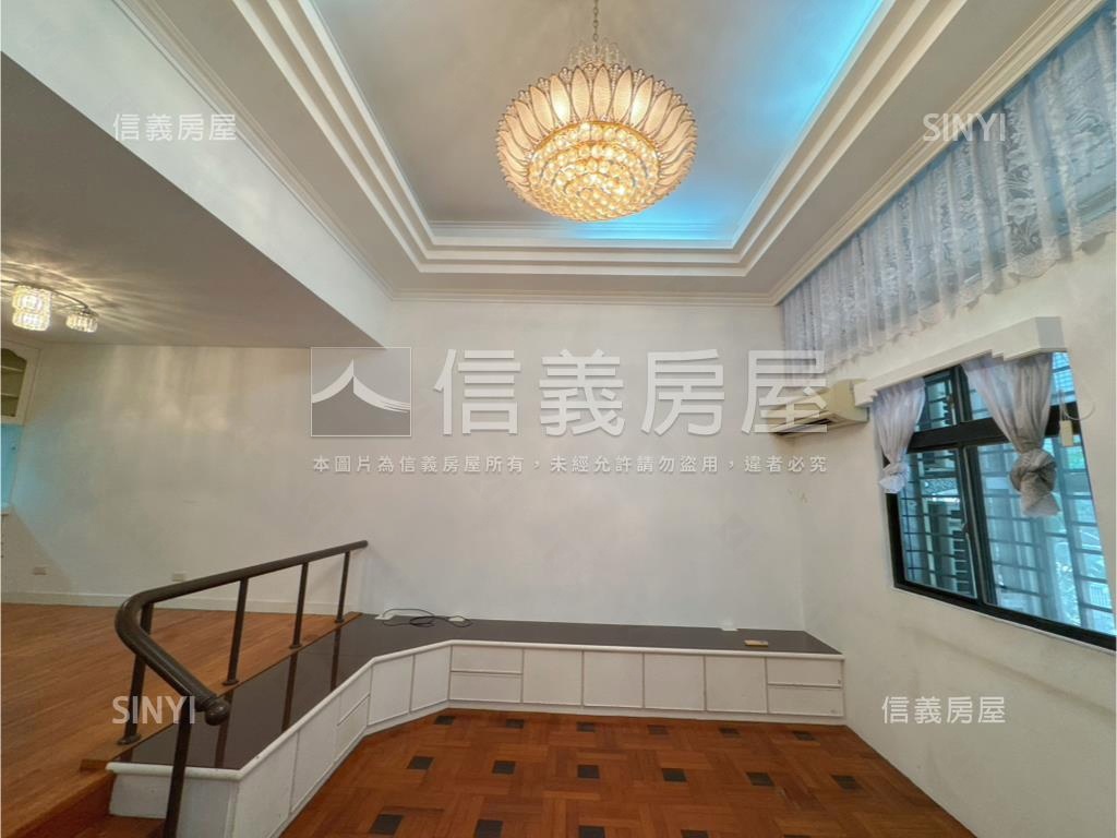 景美豪邸五房坡平車位房屋室內格局與周邊環境