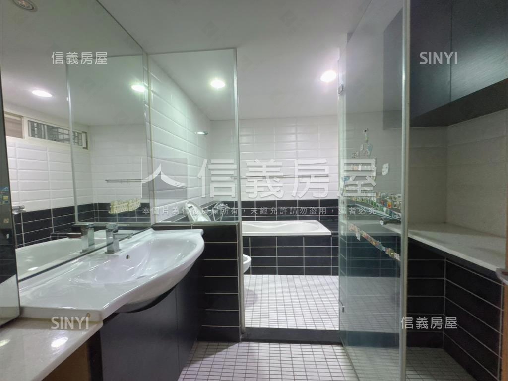 景美豪邸五房坡平車位房屋室內格局與周邊環境