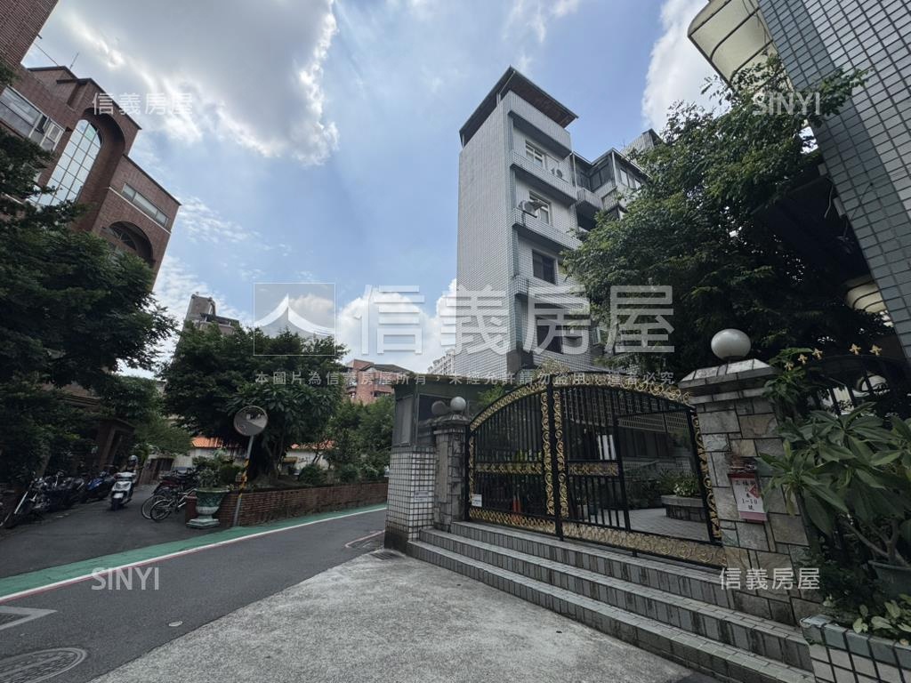 景美豪邸五房坡平車位房屋室內格局與周邊環境