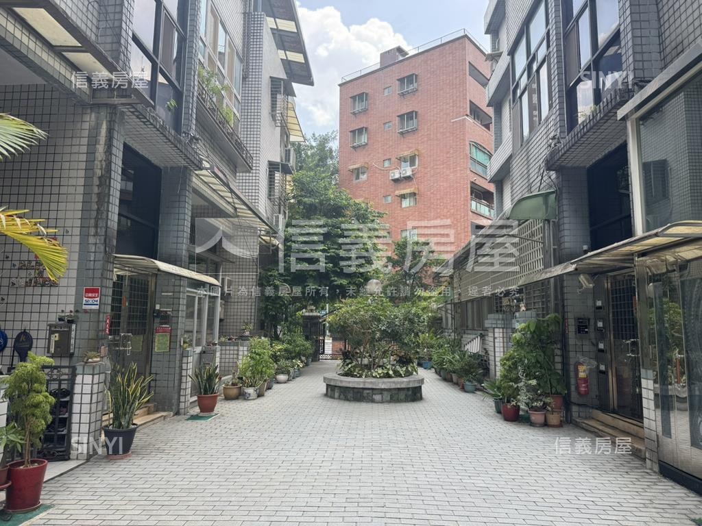 景美豪邸五房坡平車位房屋室內格局與周邊環境