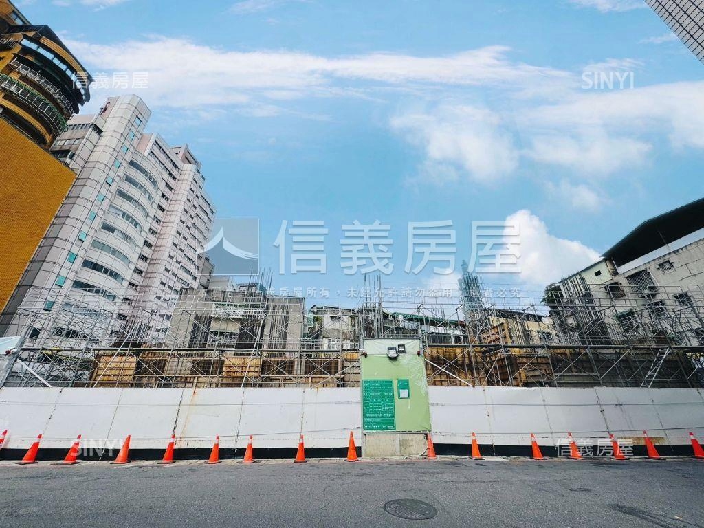 信義樂揚映白二房坡平車位房屋室內格局與周邊環境