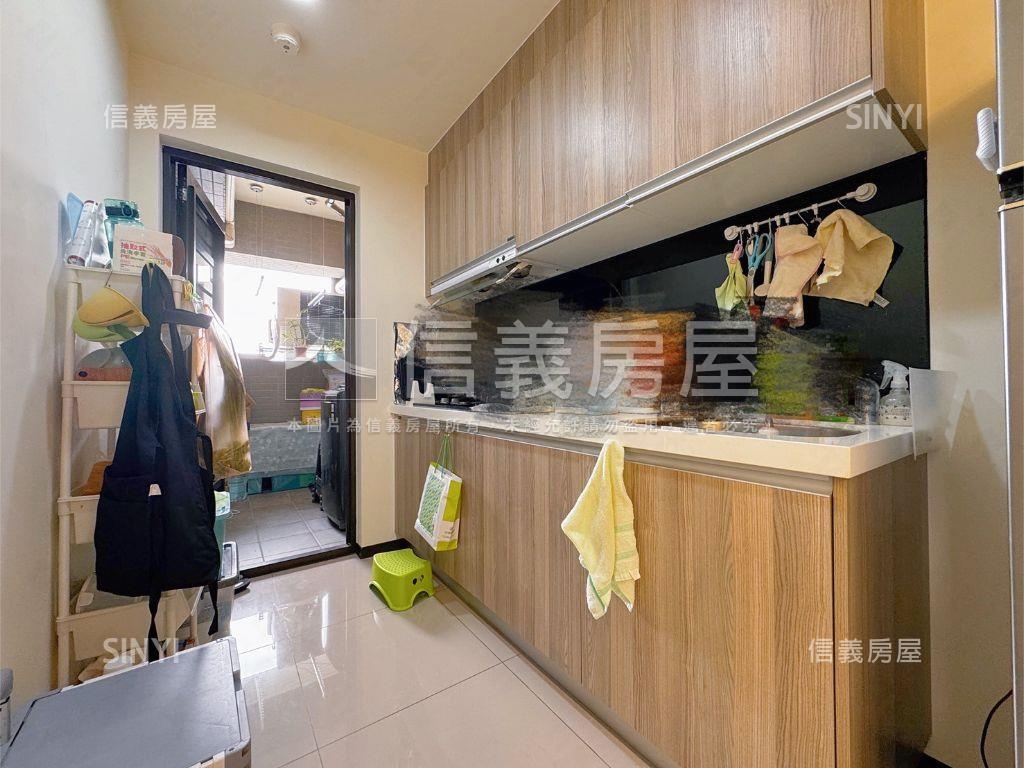 藍天綠意璟都城品三房車位房屋室內格局與周邊環境