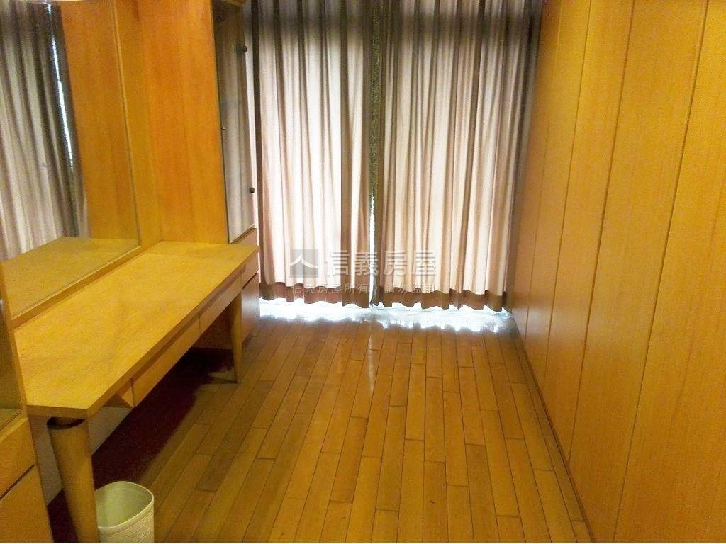 七期邊間採光別墅★近公園房屋室內格局與周邊環境