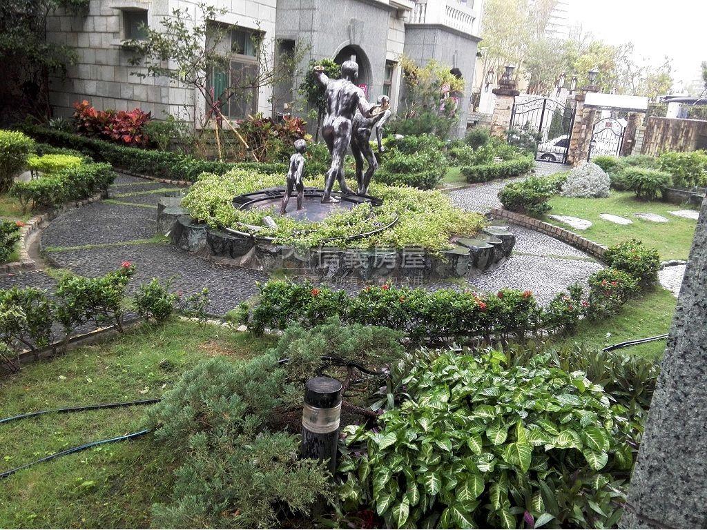 七期邊間採光別墅★近公園房屋室內格局與周邊環境