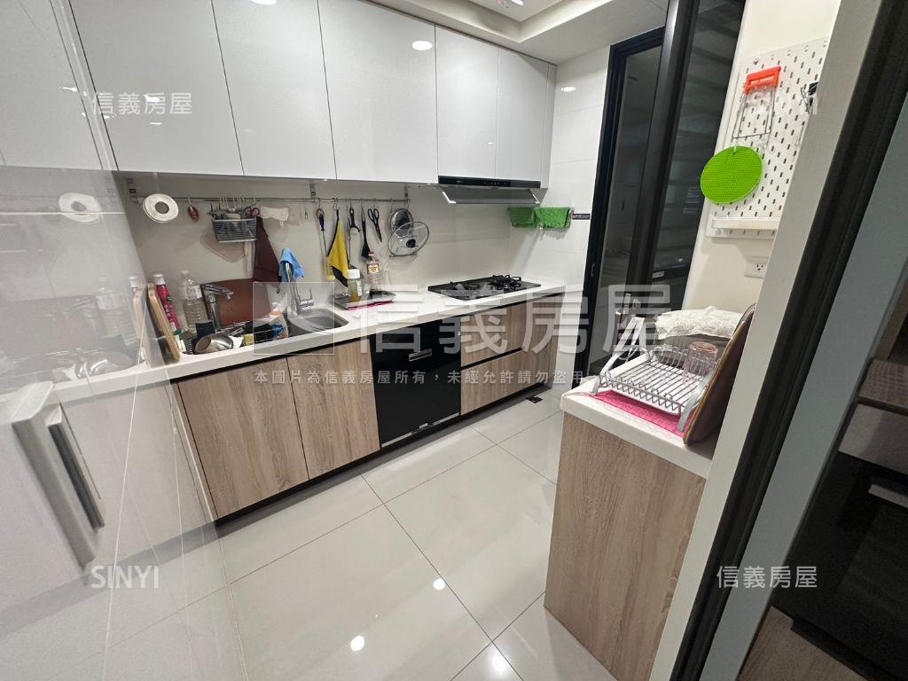 專任惠宇朝南高樓兩房平車房屋室內格局與周邊環境