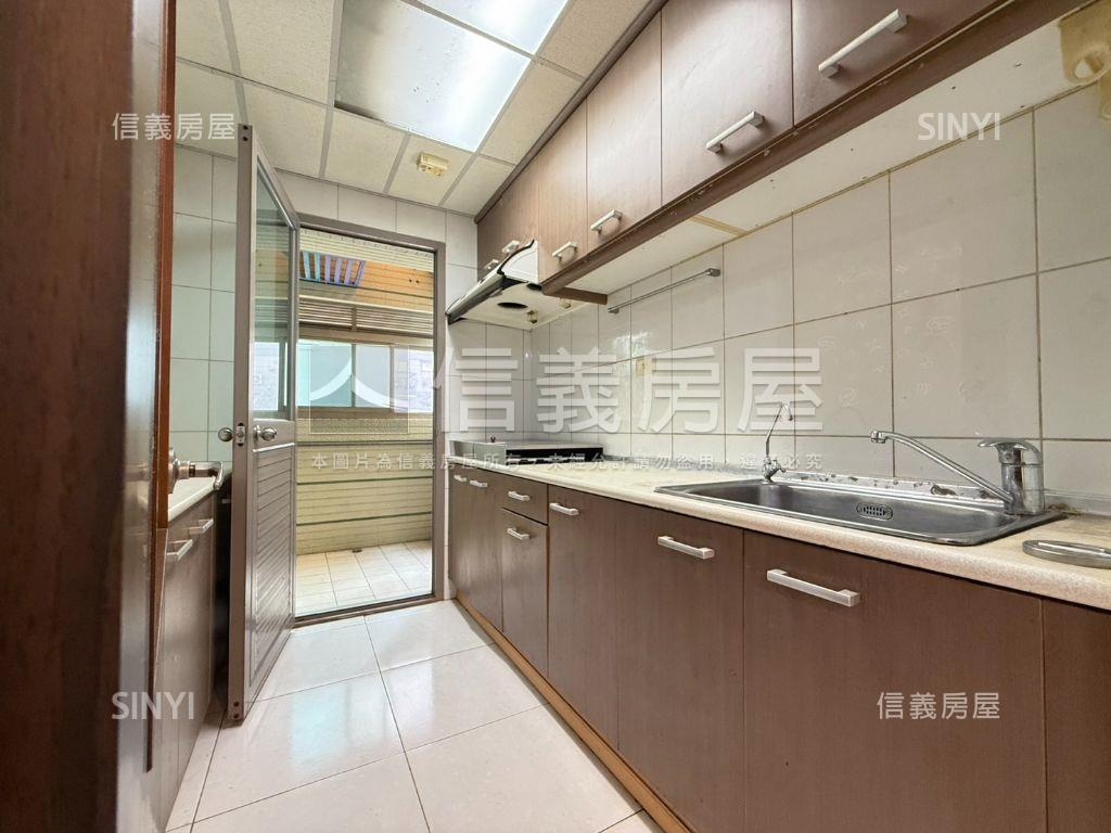 國家學院兩房露台戶房屋室內格局與周邊環境