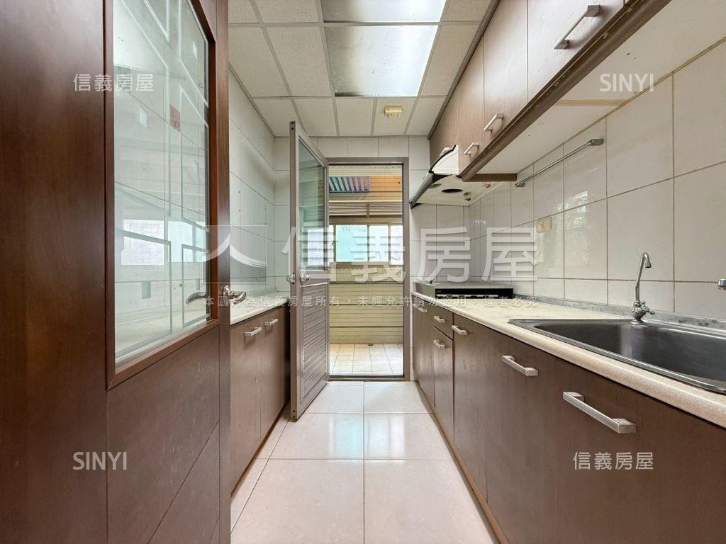 國家學院兩房露台戶房屋室內格局與周邊環境