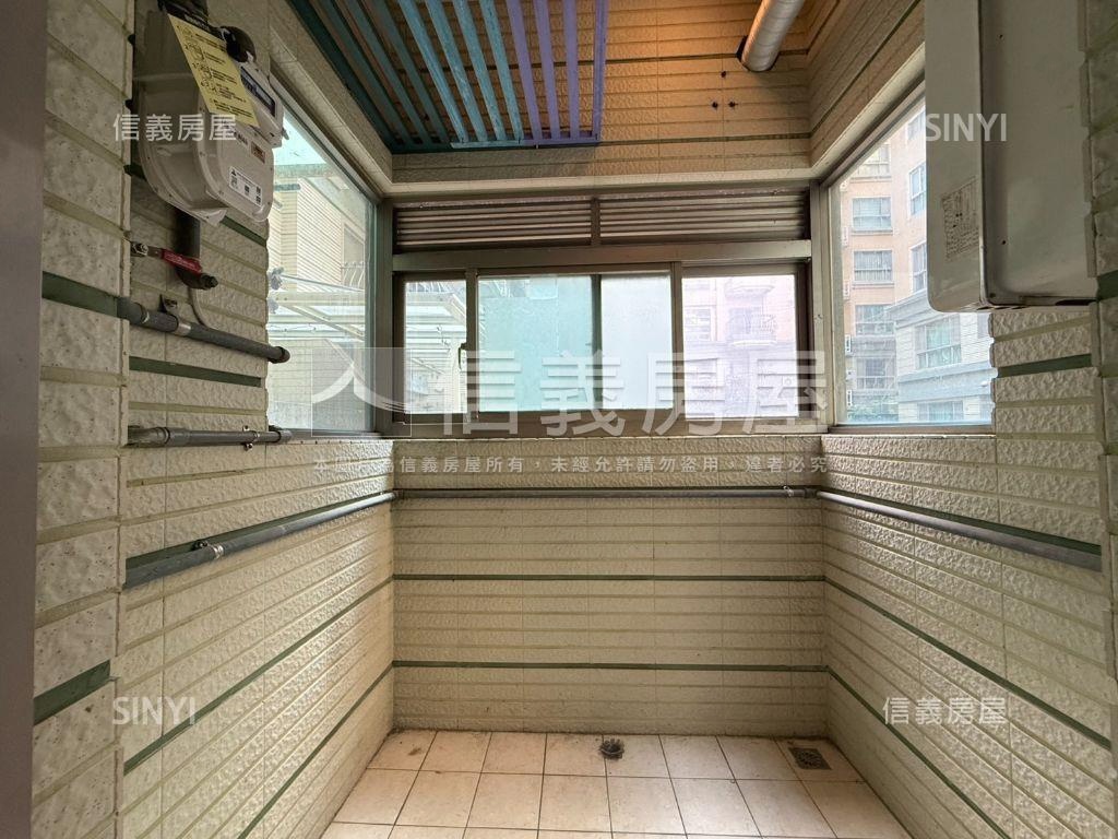 國家學院兩房露台戶房屋室內格局與周邊環境