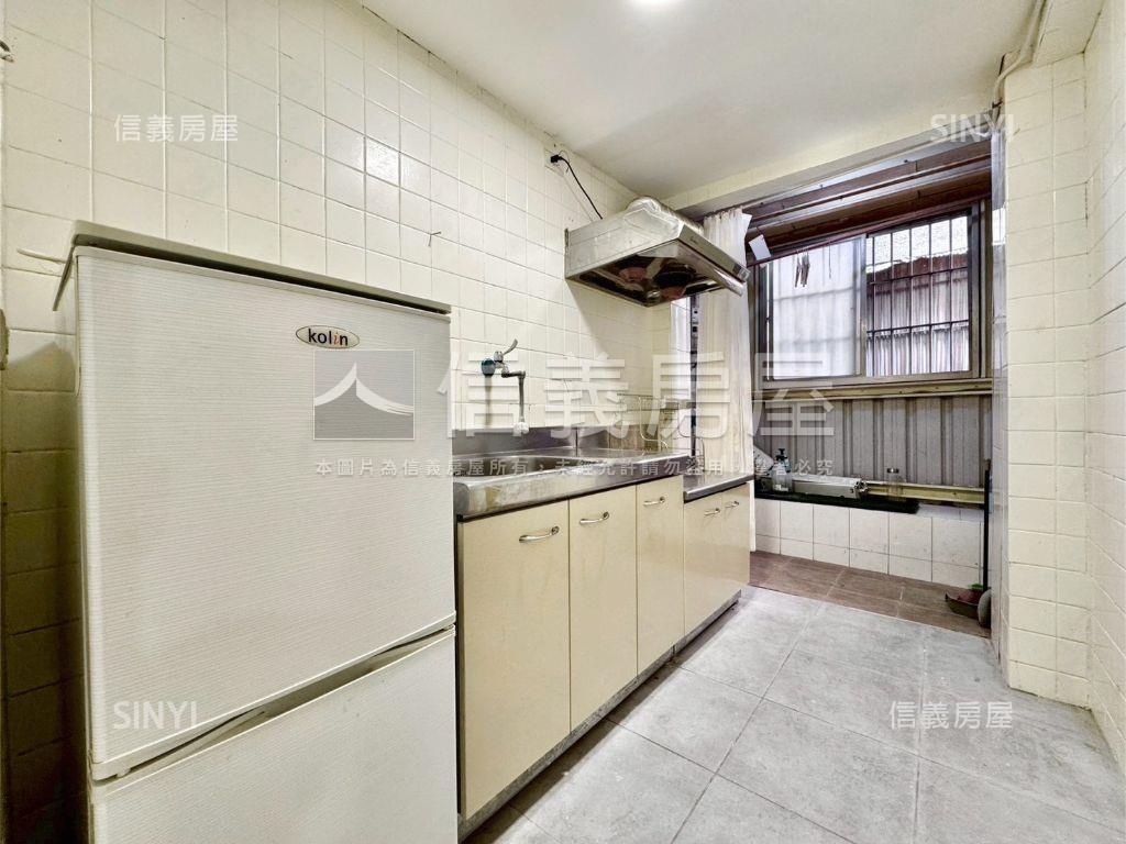 三民低總價電梯收租雙套房房屋室內格局與周邊環境