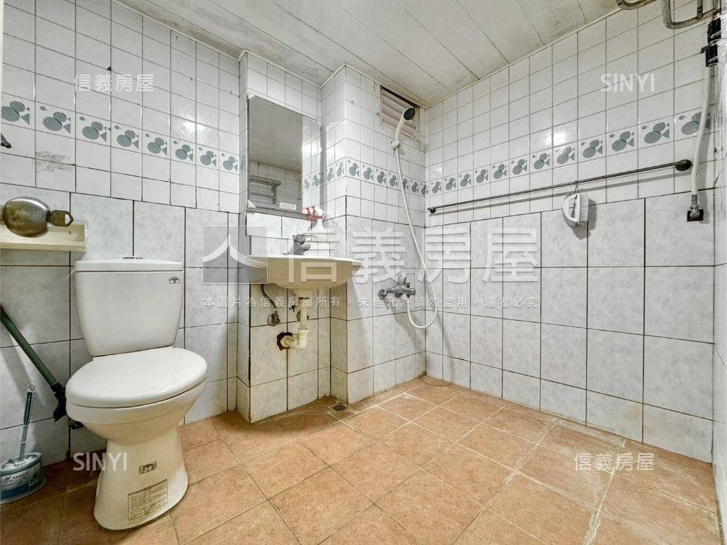 三民低總價電梯收租雙套房房屋室內格局與周邊環境