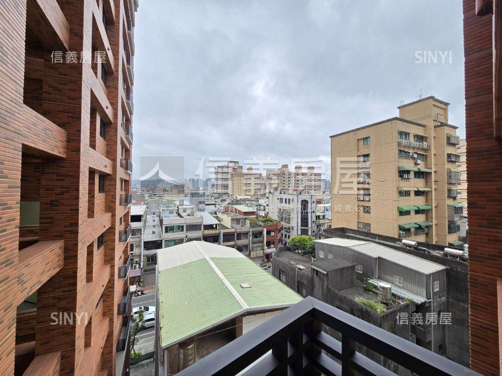 專任君邑富永三房車位房屋室內格局與周邊環境