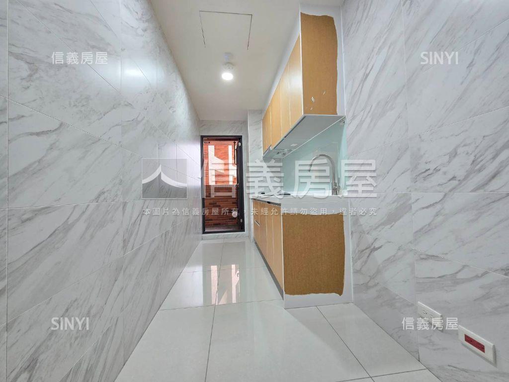 專任君邑富永三房車位房屋室內格局與周邊環境