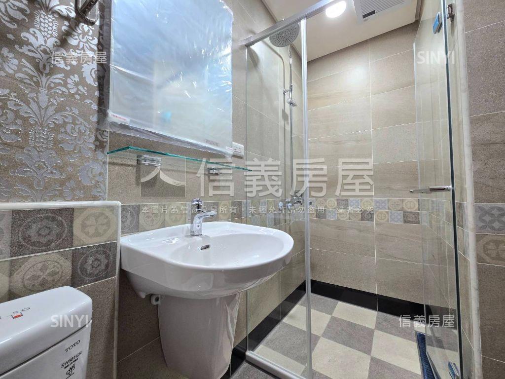 專任君邑富永三房車位房屋室內格局與周邊環境