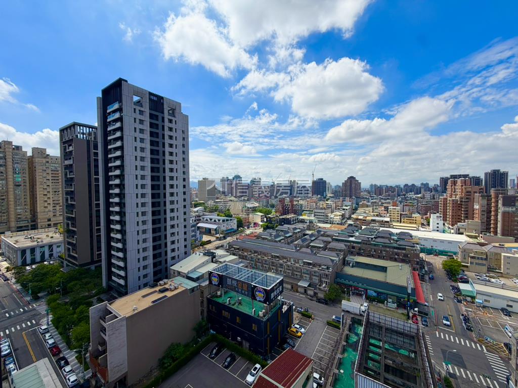 帥君臨天下近１４期採光戶房屋室內格局與周邊環境