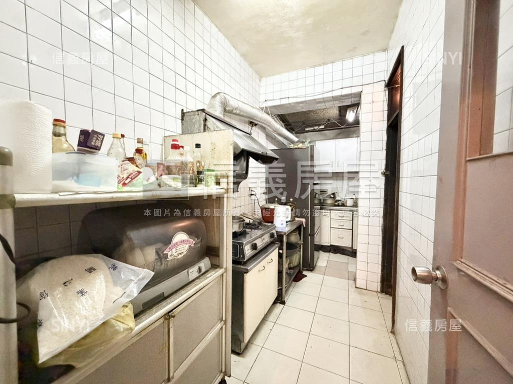 稀有邊間一樓˙方便停車房屋室內格局與周邊環境