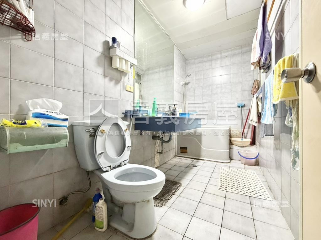 稀有邊間一樓˙方便停車房屋室內格局與周邊環境