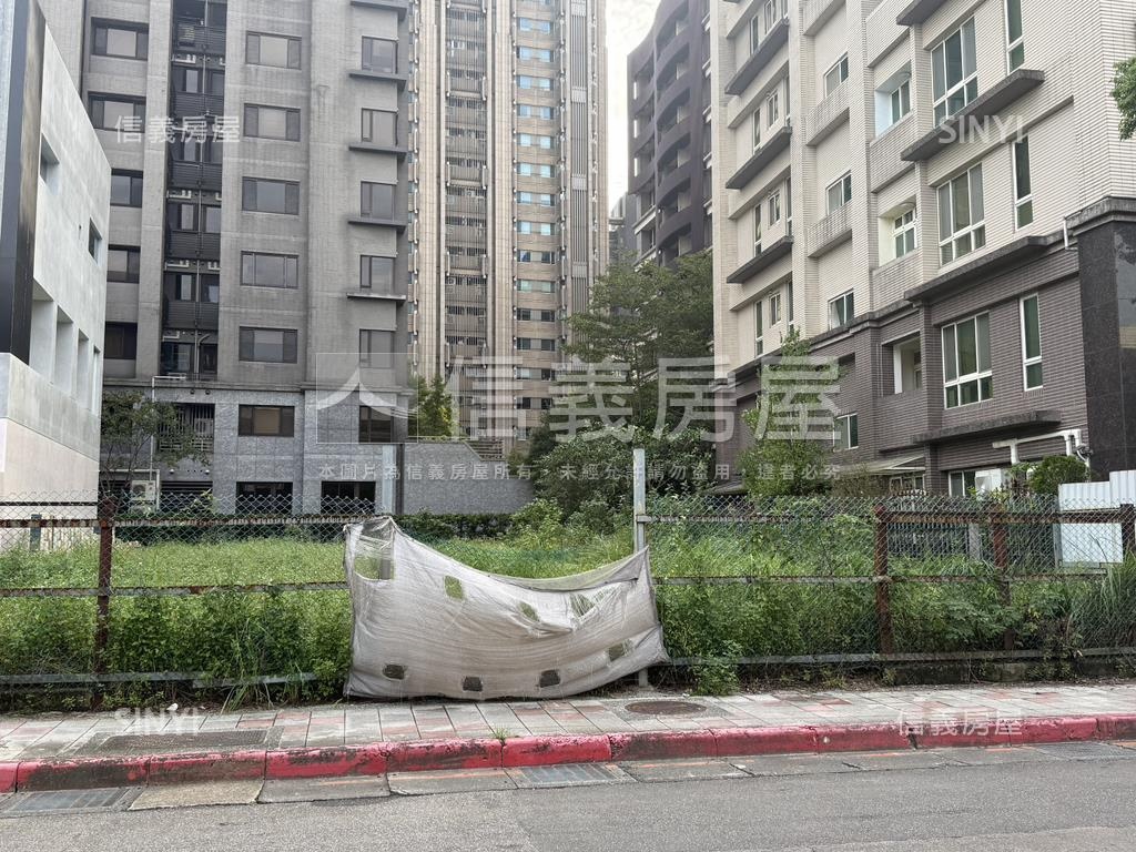 稀缺。經貿園區土地房屋室內格局與周邊環境