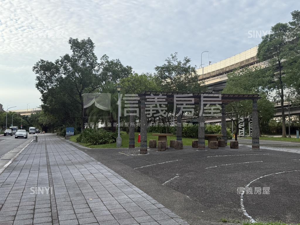 稀缺。經貿園區土地房屋室內格局與周邊環境