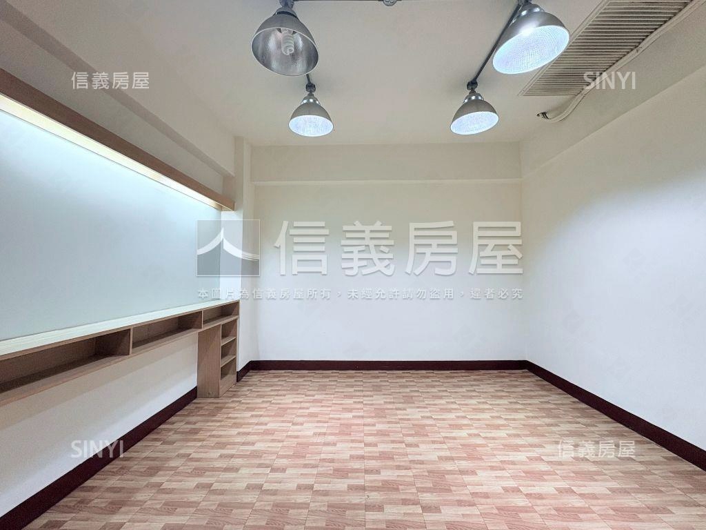 北區稀有車水馬龍三層樓店房屋室內格局與周邊環境