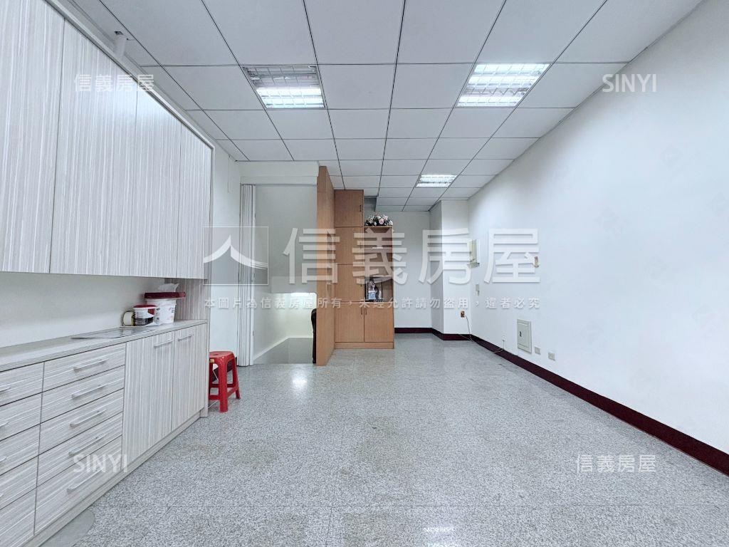 北區稀有車水馬龍三層樓店房屋室內格局與周邊環境