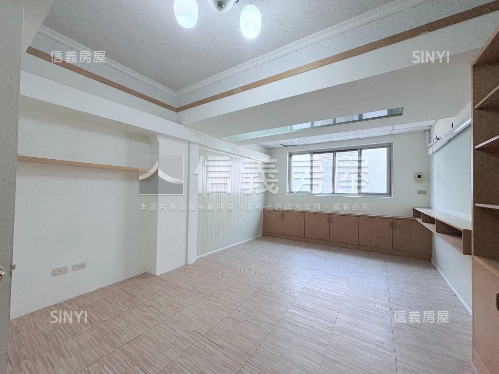 北區稀有車水馬龍三層樓店房屋室內格局與周邊環境