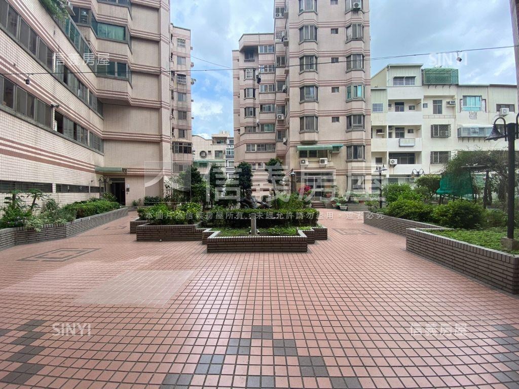 北區稀有車水馬龍三層樓店房屋室內格局與周邊環境