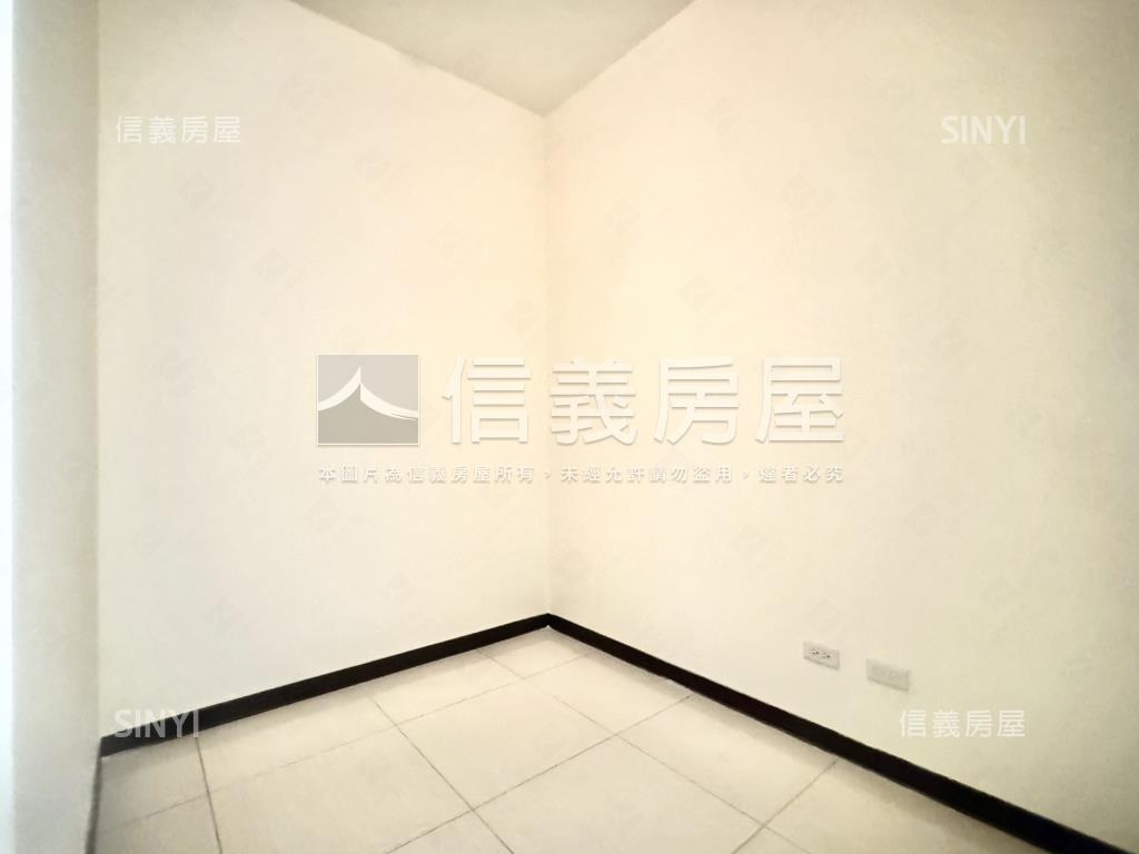 新埔全新英倫兩房車位房屋室內格局與周邊環境