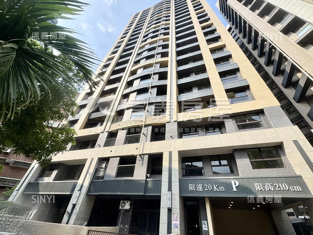 新埔全新英倫兩房車位房屋室內格局與周邊環境