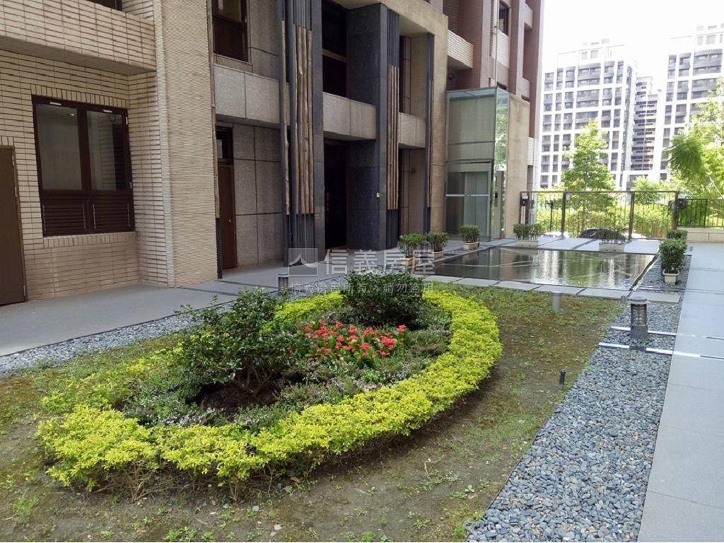 新市鎮★美景三房附坡平車房屋室內格局與周邊環境