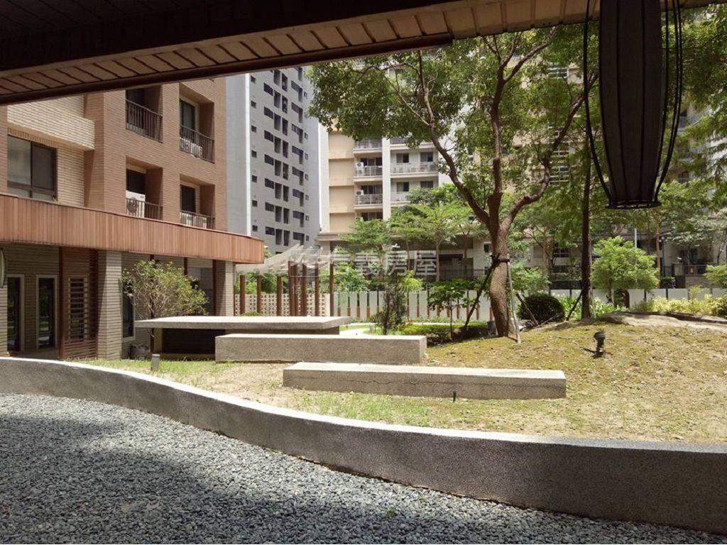新市鎮★美景三房附坡平車房屋室內格局與周邊環境
