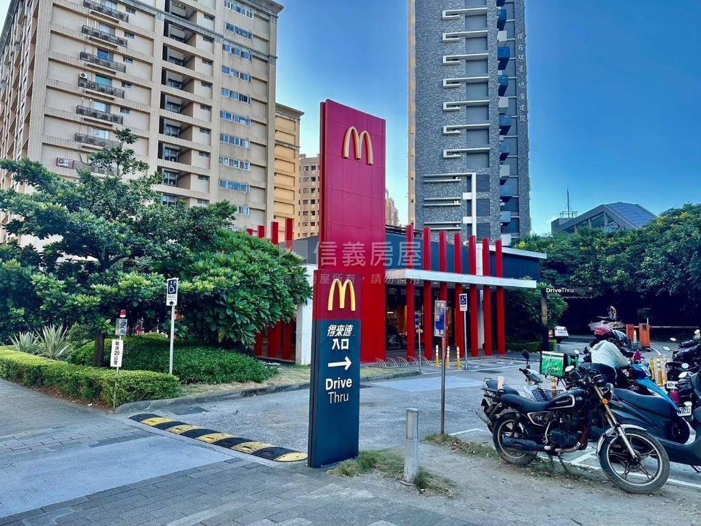 新市鎮★美景三房附坡平車房屋室內格局與周邊環境